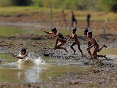 C-0084-Highland-Children-Playing-Resize